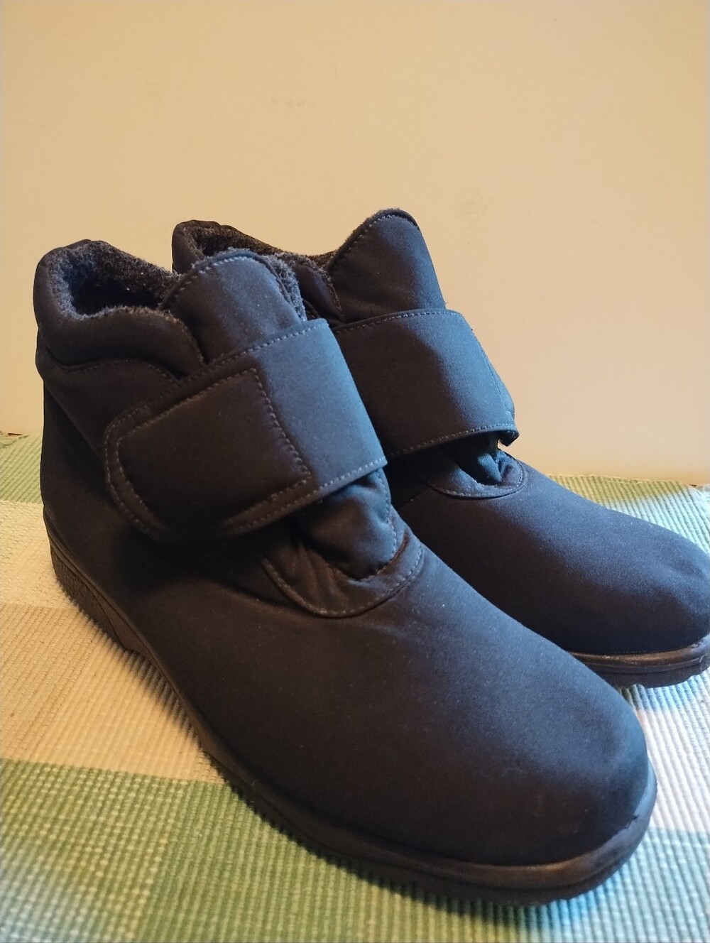 Toe Warmers Black Quilted Slip-On Cold Weather Boots